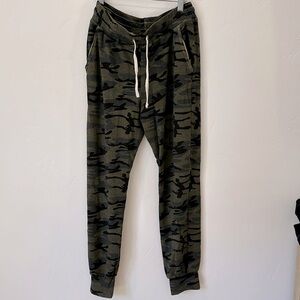 Sundry camp joggers.  Great condition.  Size 2 (equivalent to 8/10).